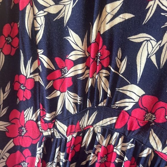 Liz Lange Super Soft Maxi Dress!!! Gorgeous Floral Print in Excellent Condition - Picture 3 of 5
